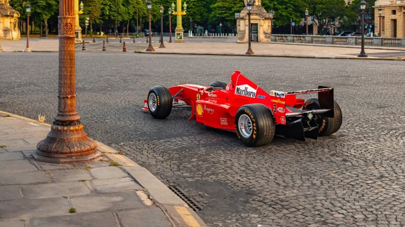 Casa de leilões coloca (outra) Ferrari pilotada por Schumacher em 1998 à venda
